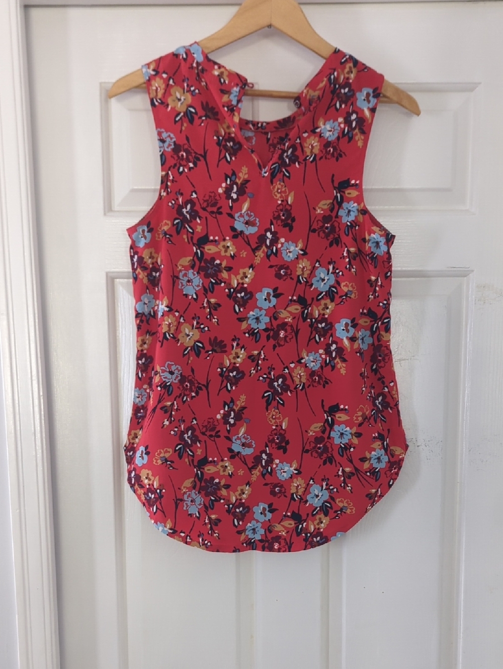 Abercrombie & Fitch Red Floral Sleeveless Camisole Size XS